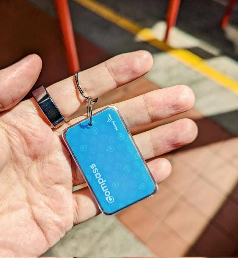 残高やマンスリーパスの情報を移行して交換したキーホルダー型のコンパスカード。